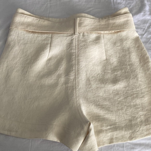 Wilfred  (Aritzia) “Paper Bag” High Rise Shorts In Light Birch Size 0 - Picture 6 of 7